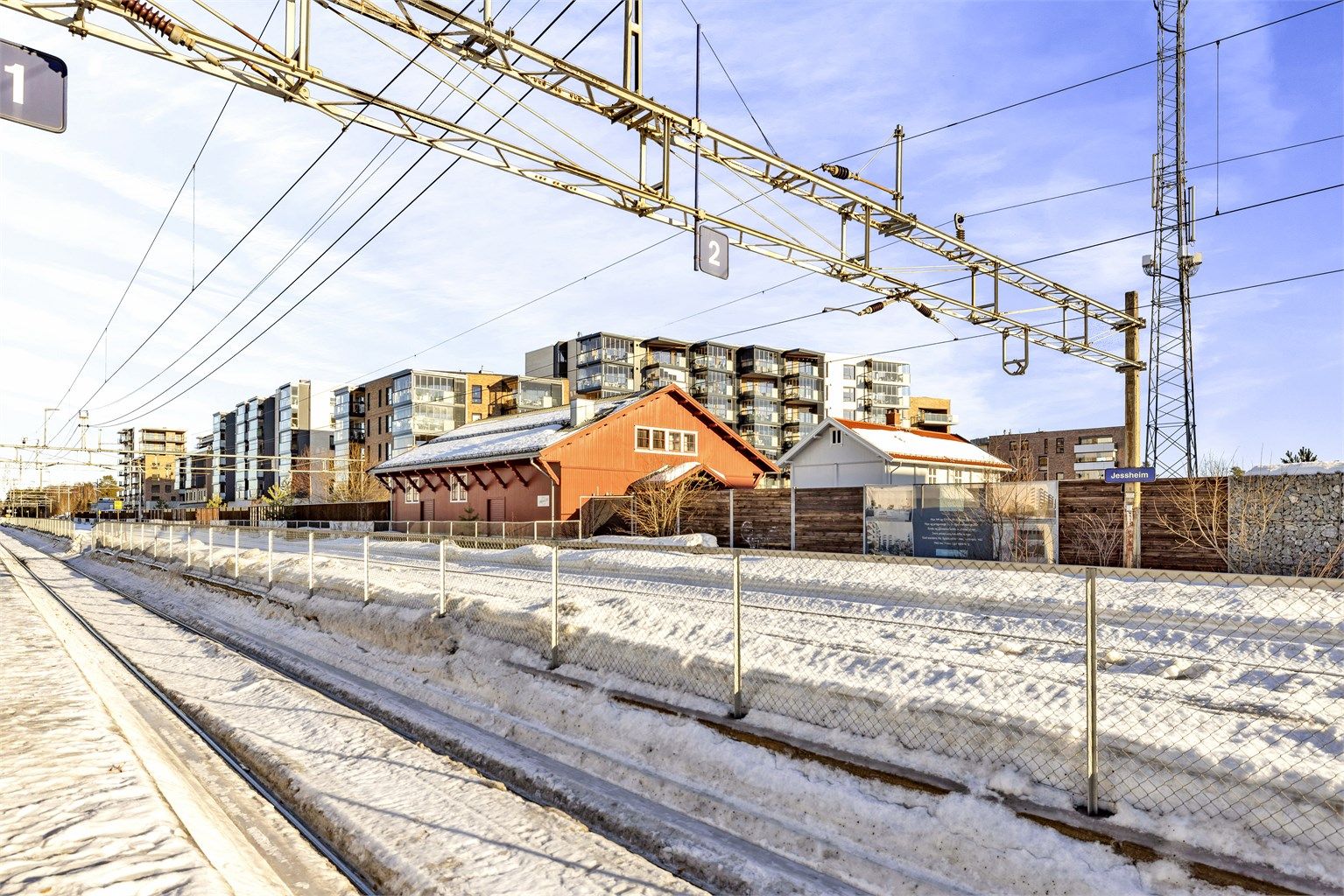 Fra stasjonen tar toget deg til Oslo S på rundt 35 minutter.