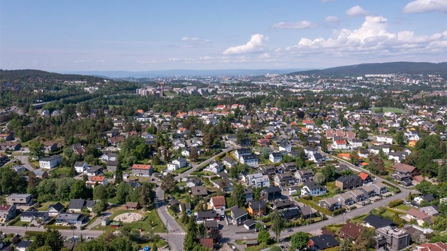 Høybråten er et familievennlig område med nærhet til både byens fasiliteter og Østmarka.