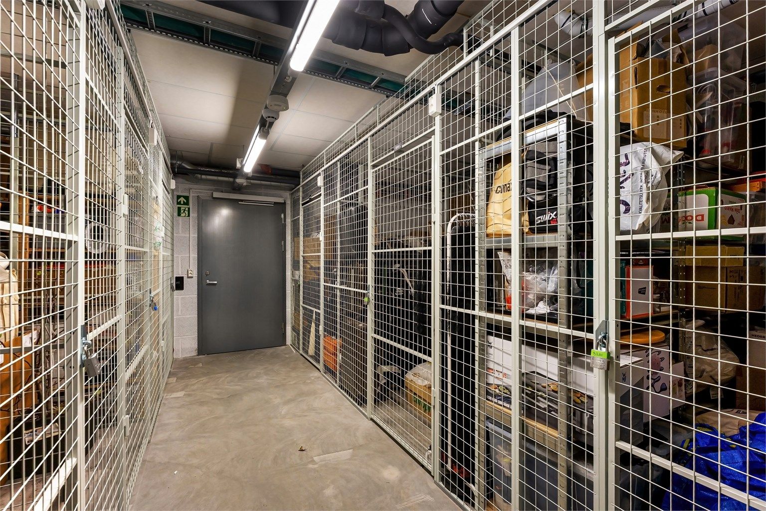 Romslig bod i underetasjen