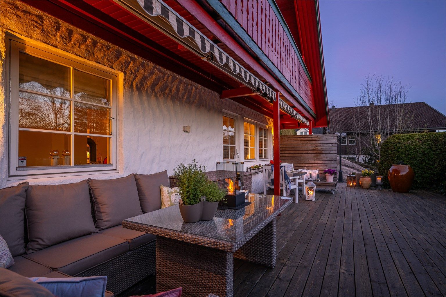 Deilig terrasse på utsiden av stuen. 