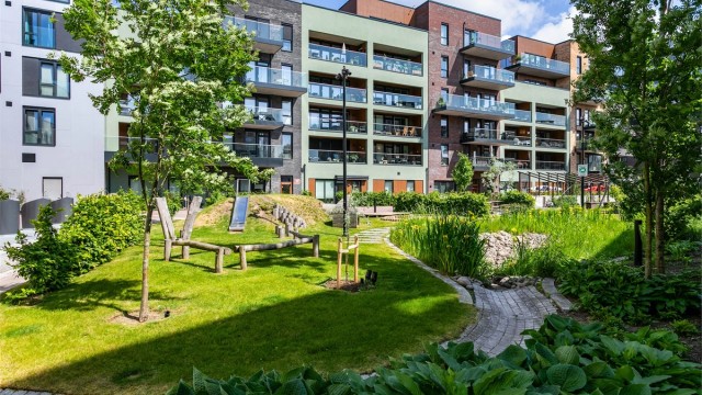 Torget midt i Støperiet er en flott møteplass som inviterer til aktiv bruk.