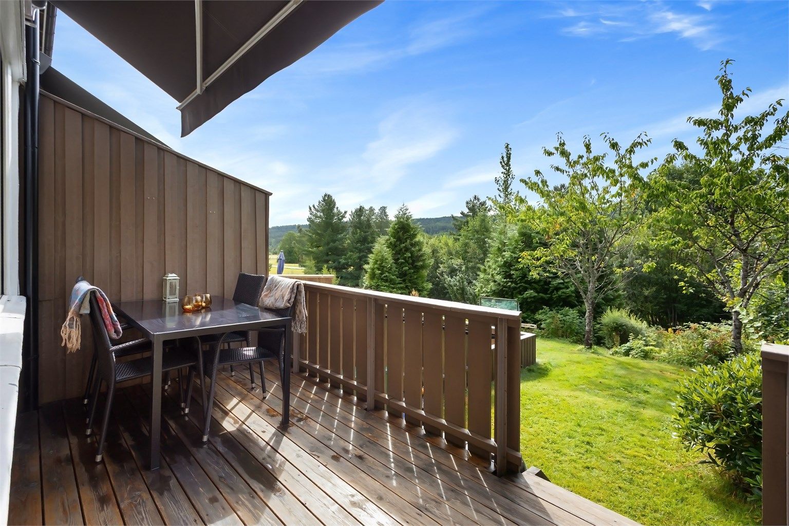 Velkommen til Badstuveien 28 - En innholdsrik familiebolig i et barnevennlig område på Dikemark i Asker, i landlige og naturskjønne omgivelser