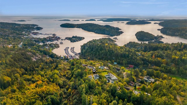 Beliggenheten gir et flott utgangspunkt for båtturer til sommerperler som Stråholmen, Kragerø og Jomfruland.
