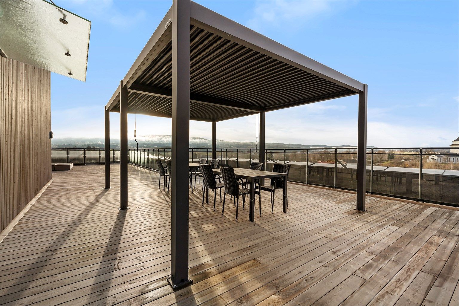 Pergola og fine uteområder på takterrassen