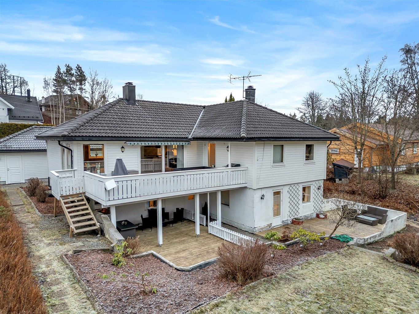 Velkommen til Engerkleiva 49! Flott familiebolig over to plan, med hybel!
