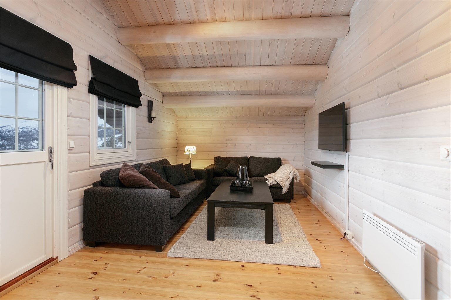 Koselig loftstue med utgang til balkong med flott utsikt 
