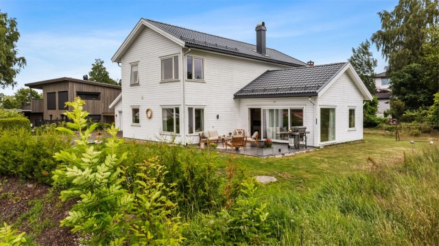 Velkommen til denne moderne og innholdsrike eneboligen fra 2014.