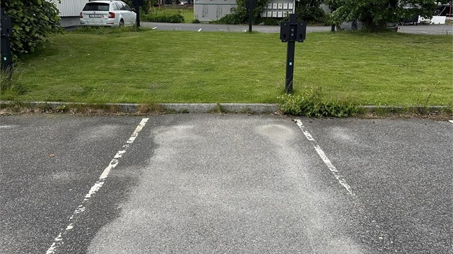 Det medfølger egen parkeringsplass merket med nr. 78, klargjort for elbillader.