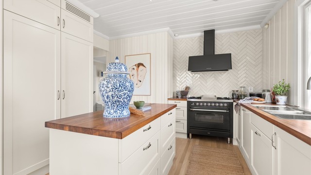 I 2003 ble kjøkkenet oppgradert med ny, skreddersydd kjøkkeninnredning fra Soon Snekkerverksted, samt at innredningen ble ytterligere oppgradert i 2025 med bl.a. nye fronter fra samme snekkerverksted