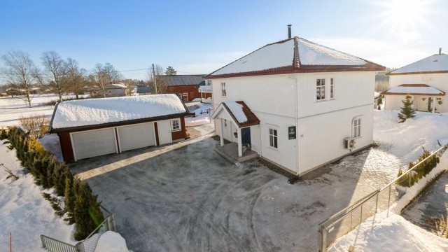 Krogsveen v/ Trude Stensby presenterer Myrsnipevegen 59 - En innholdsrik og meget tiltalende enebolig oppført i 2014