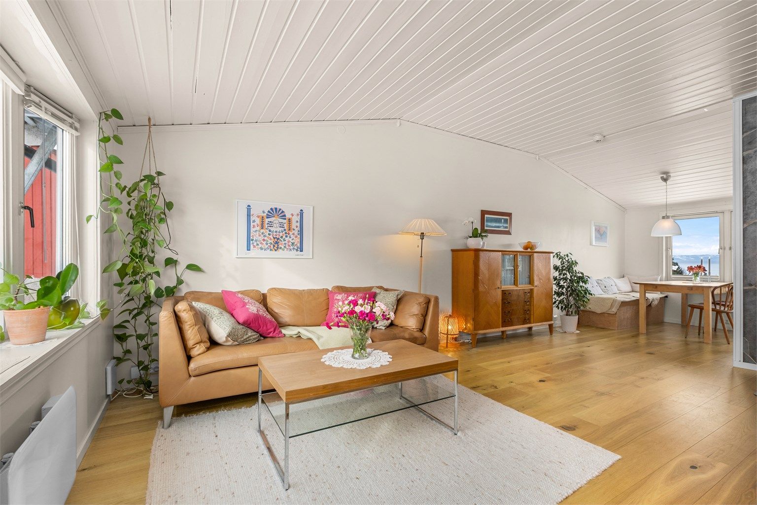 Velkommen til Ramsharts vei 9 - en ypperlig leilighet beliggende i fantastiske omgivelser på Møllehaugen/Fagerlia! 