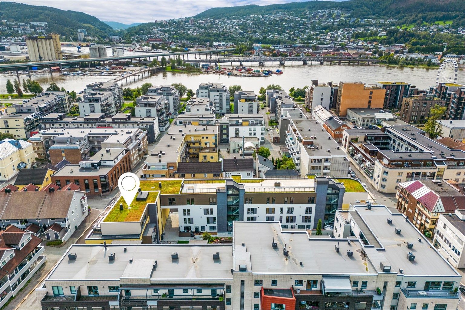 Sentral og pendlervennlig leilighet beliggende i et sentrumsområde som har mye å tilby - Sommerbilde fra tidligere annonse. 
Foto: Stine Jørgensen Prøitz