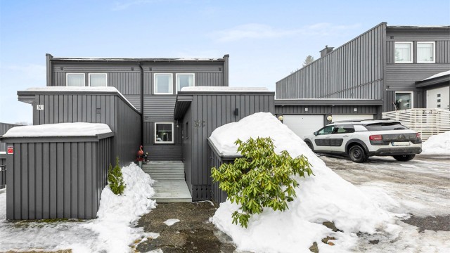 Velkommen til Korshagen 14C! Et innholdsrikt og familievennlig rekkehus på Skedsmokorset.