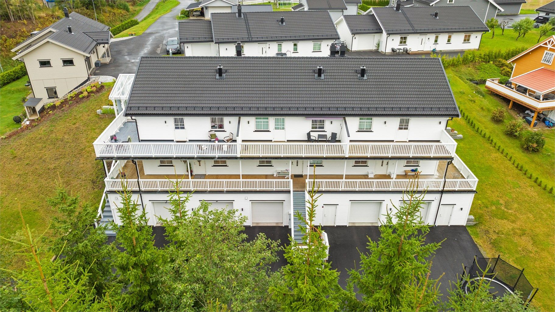 Balkongen er utvidet slik at man får full utnyttelse av solforholdene.