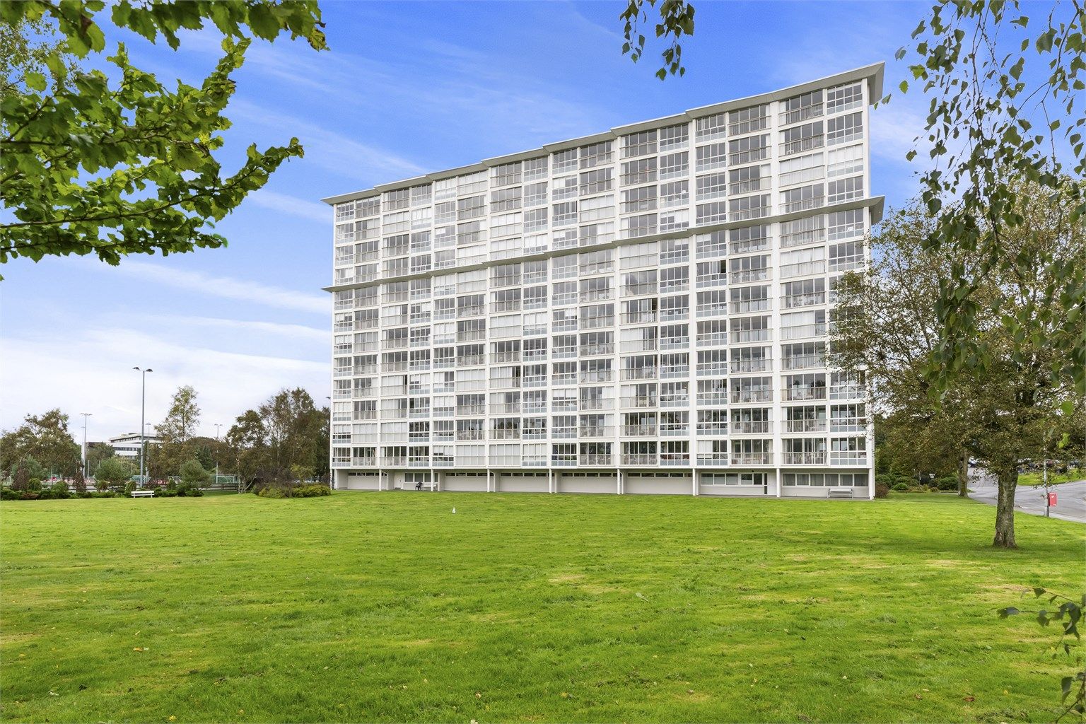 Velkommen til Rektor Berntsens gate 11B, en lys og fin leilighet i populær boligblokk.