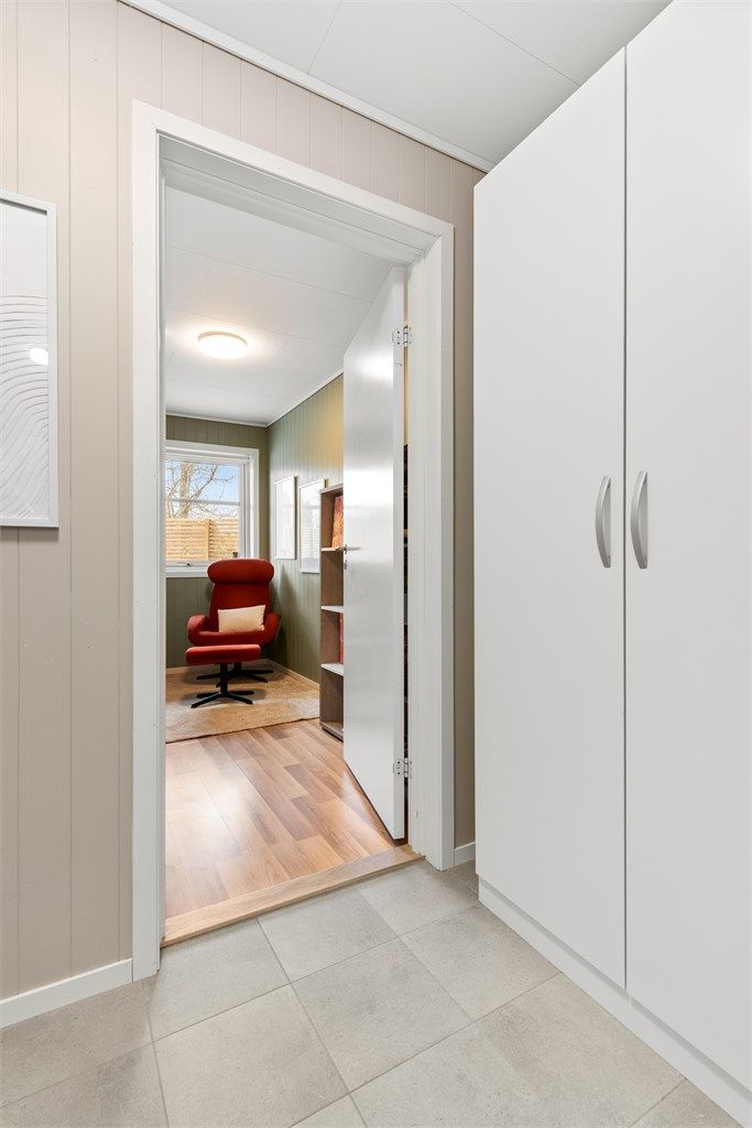 Boligen har totalt to godkjente soverom i første etasje.