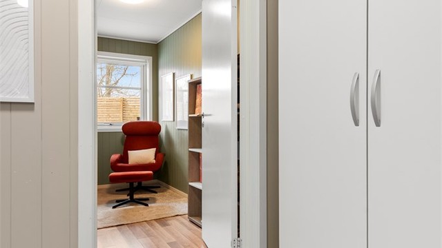 Boligen har totalt to godkjente soverom i første etasje.