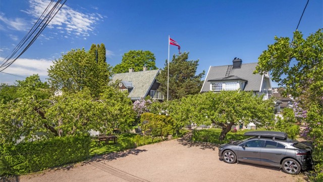 2 medfølgende parkeringsplasser