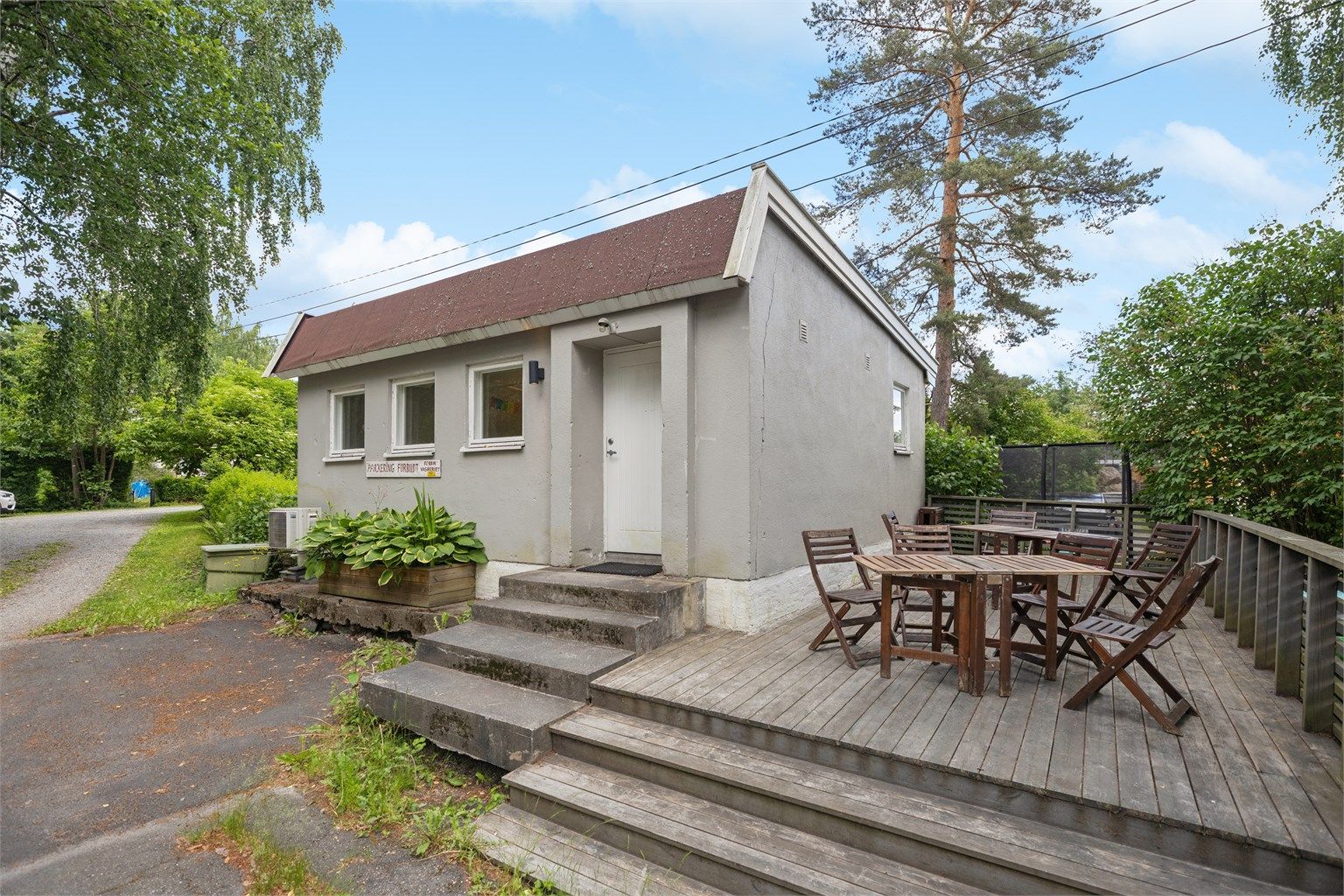 Huseierforeningen har eget festlokale i Seljeveien med utvendig terrasse, lokalet kan leies av beboerne. 