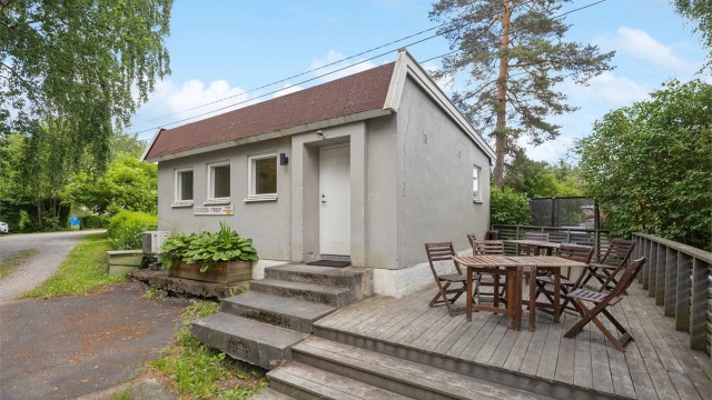 Huseierforeningen har eget festlokale i Seljeveien med utvendig terrasse, lokalet kan leies av beboerne.