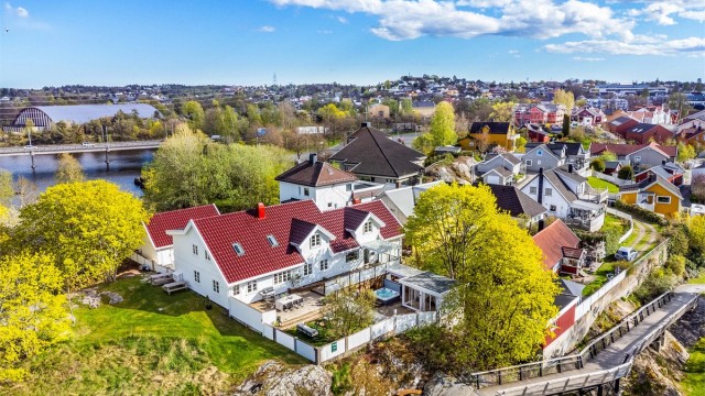 Velkommen til Bjerget 25 - en helt unik eiendom på toppen av Moss by. Fotograf; Børge Oppegård.
