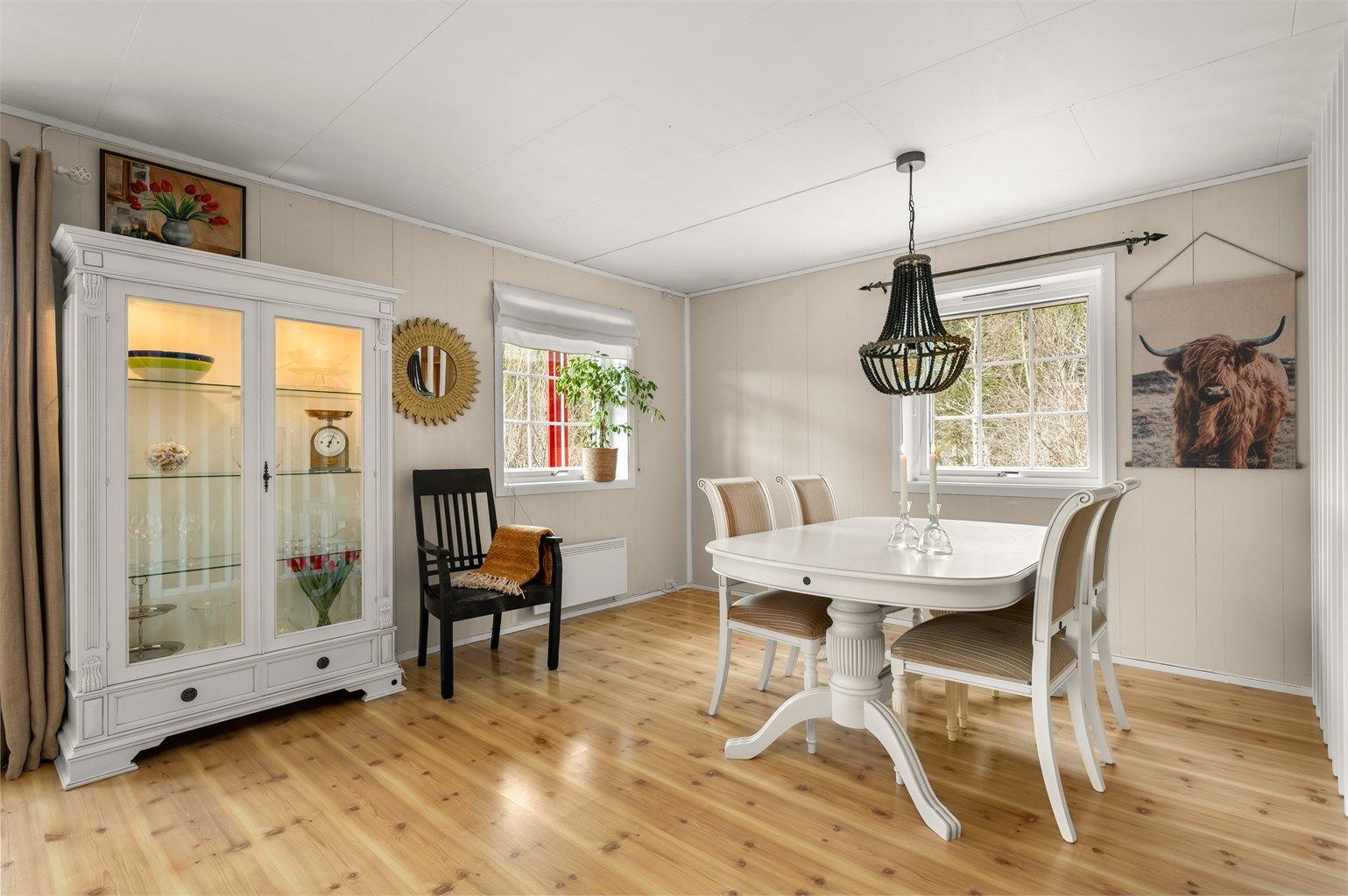 Her har man god plass til å samle familie og venner til hyggelige sammenkomster. 