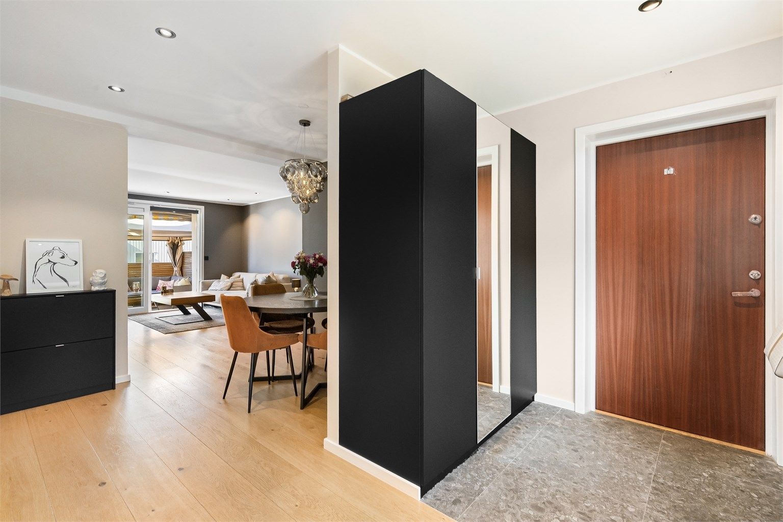 Entréen har god plass for yttertøy og sko