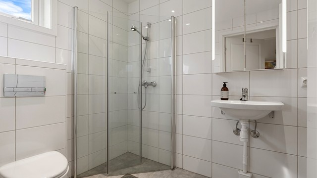 Flislagt bad i 1.etg