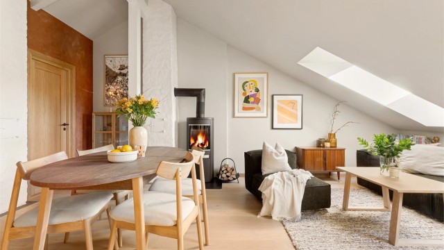 Simen Grevskott v/ Krogsveen Hasle har gleden av å presentere en særegen loftsleilighet i Danmarks gate 8A. Foto: Henrik Eriksen v/Fotostallen