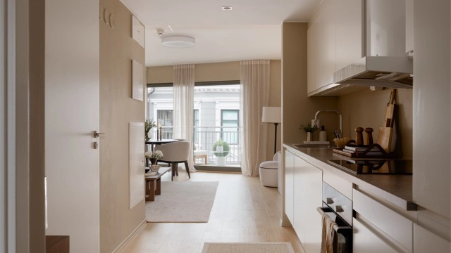 En moderne leilighet der fine farger, rene linjer og en innbydende balkong gir rom for både ro og hverdagsglede.