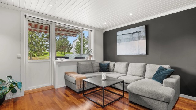 Lys, moderne 3-roms leilighet med nytt bad 2024. Sydvendt balkong og meget sentral beliggenhet.