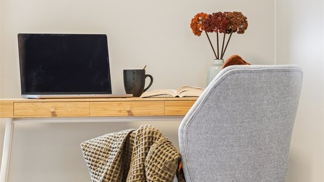 Den lille stuen i denne etasjen kan fint benyttes som kontor eller tv-stue.