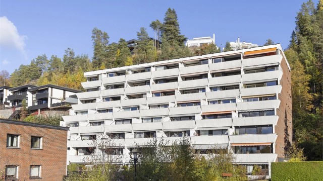 Sameiet ligger i et veletablert og grønt boligområde på Kjelsås.