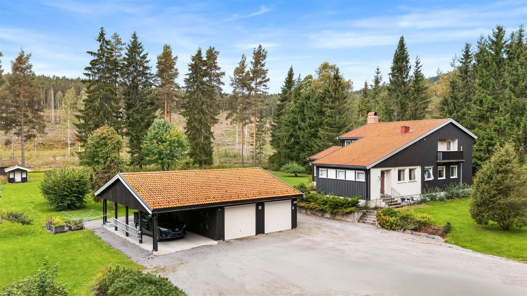 Eiendomsmegler Krogsveen v. Austeja Flenderyte har gleden av å ønske velkommen til Nord-Odalsvegen 118! Foto: Ann-Helén Nannestad/ Isnitt.