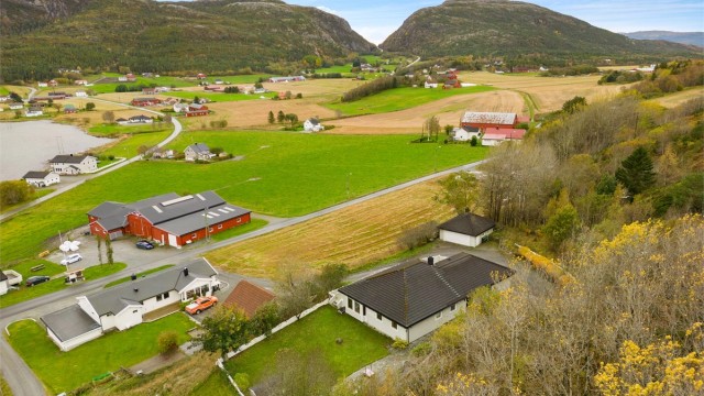 Nærområdet er rolig og landlig, og bygda har et trivelig lokalmiljø.
Foto: Harald Wanvik v/Interiørfoto