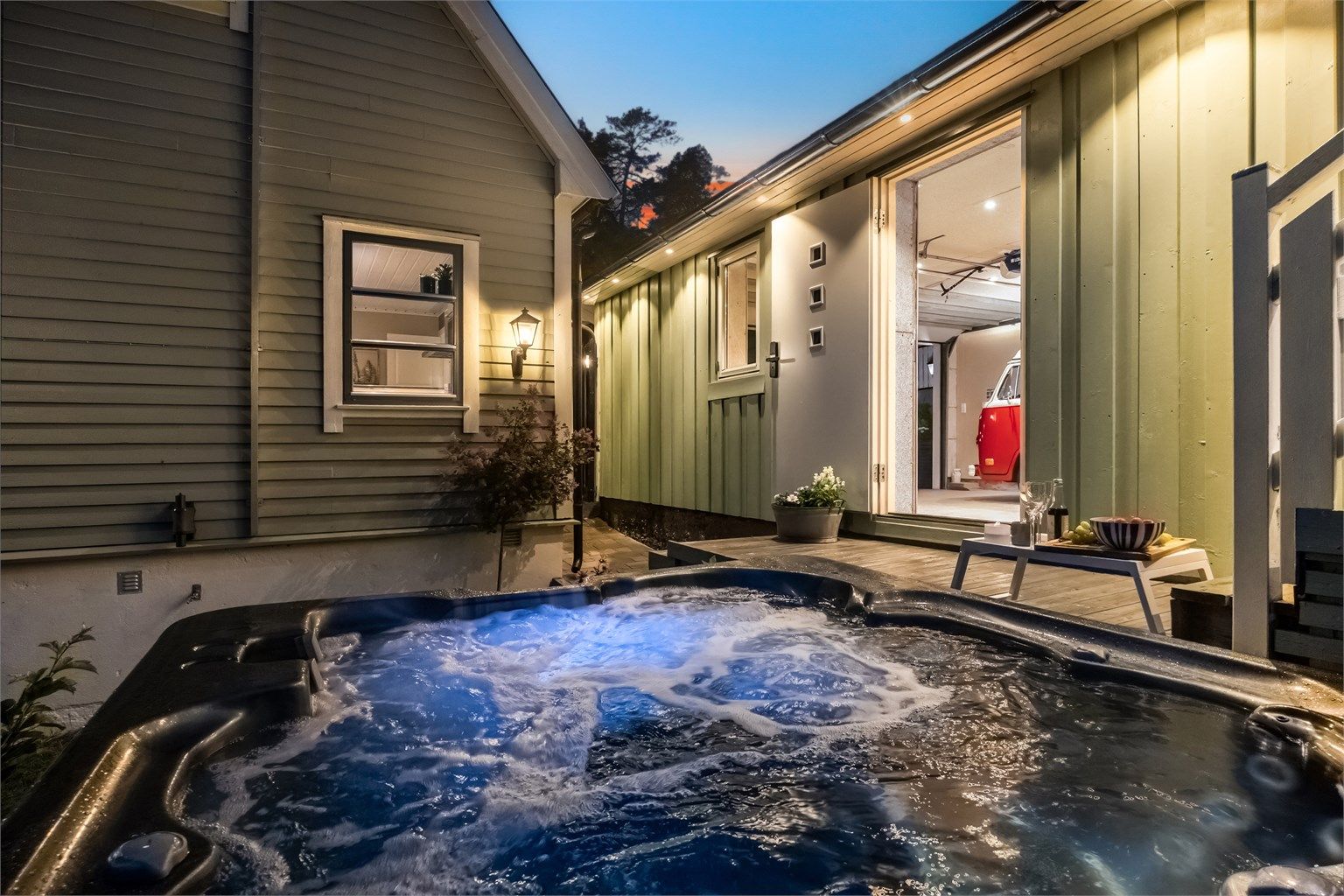 Kveldsstemning. Jacuzzi medfølger.