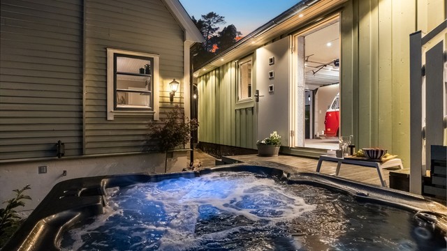 Kveldsstemning. Jacuzzi medfølger.