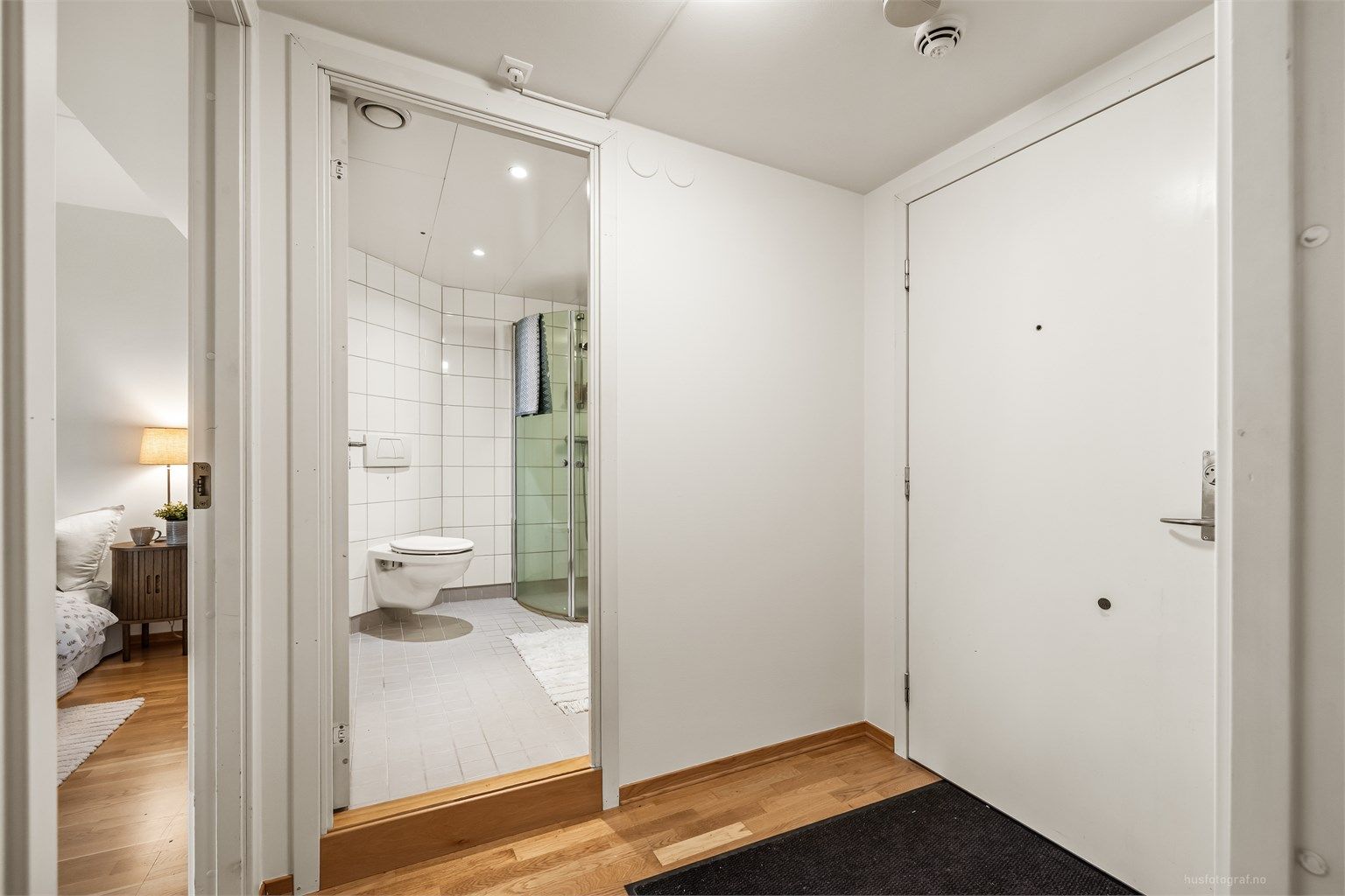 Entré med adkomst til de øvrige rommene i leiligheten.