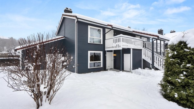 Matas Jakubonas v/Krogsveen presenterer Sløssåsveien 4B - lys og moderne 2-roms med bad og kjøkken fra 2021 - Trappefri adkomst- Foto: OhShots