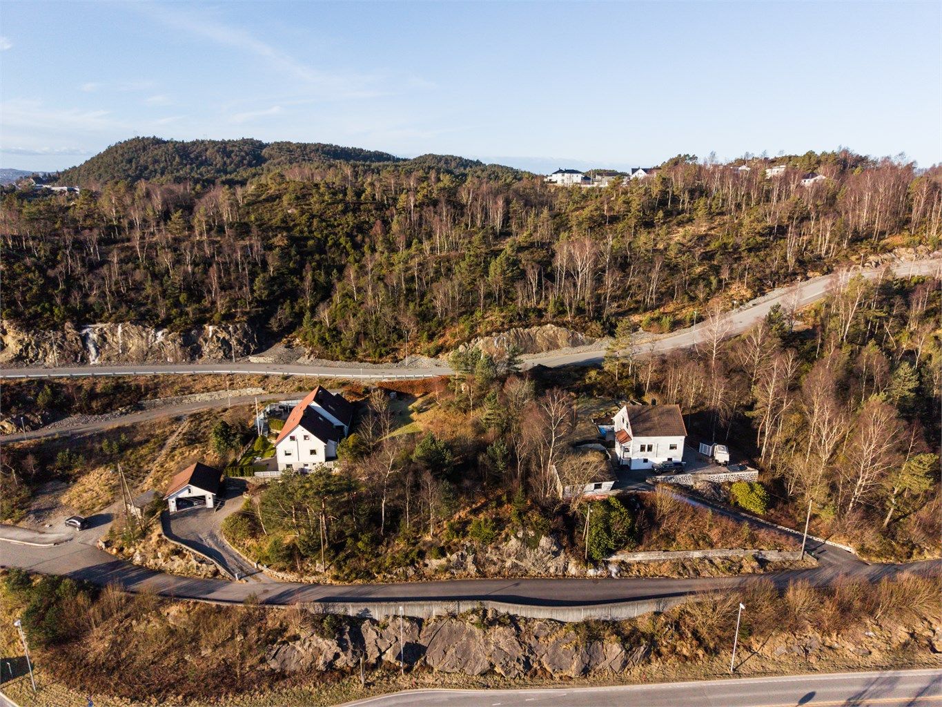 I gangavstand er det nydelige turområder i Krokåsdalen og Follesemarken. Askøys høyeste topp Kolbeinsvarden er heller ikke langt unna. Fotograf Silje Holte / @frksuper