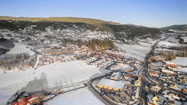 Stor Kiwi butikk på flata på vei opp til boligfeltet