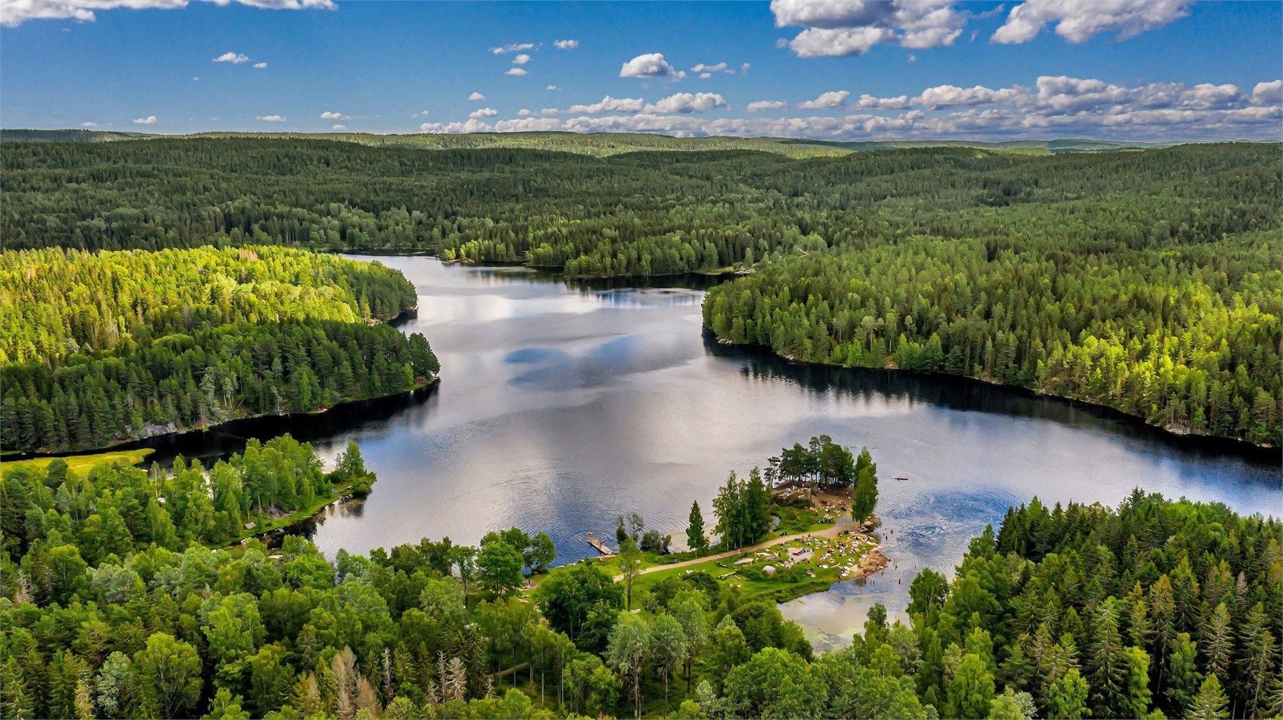 Østmarka og Nøklevann ligger en kort spasertur unna!