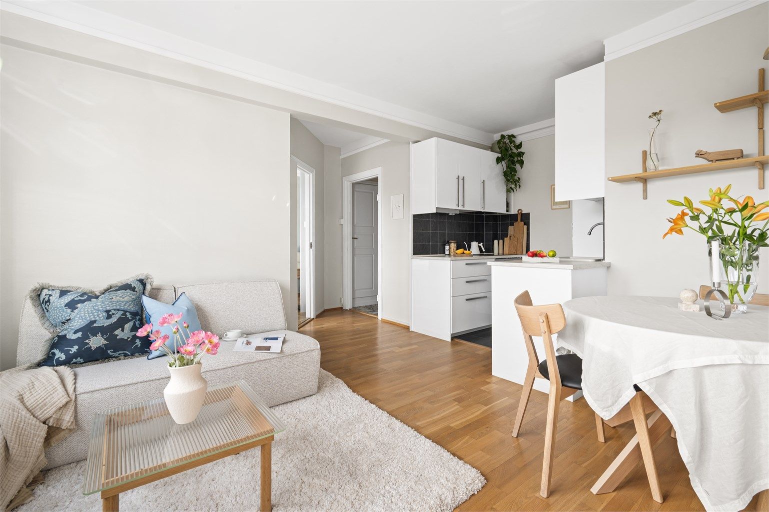 Lys og lekker 2-roms selveierleilighet med arealeffektiv planløsning og ettertraktet beliggenhet på Uranienborg.