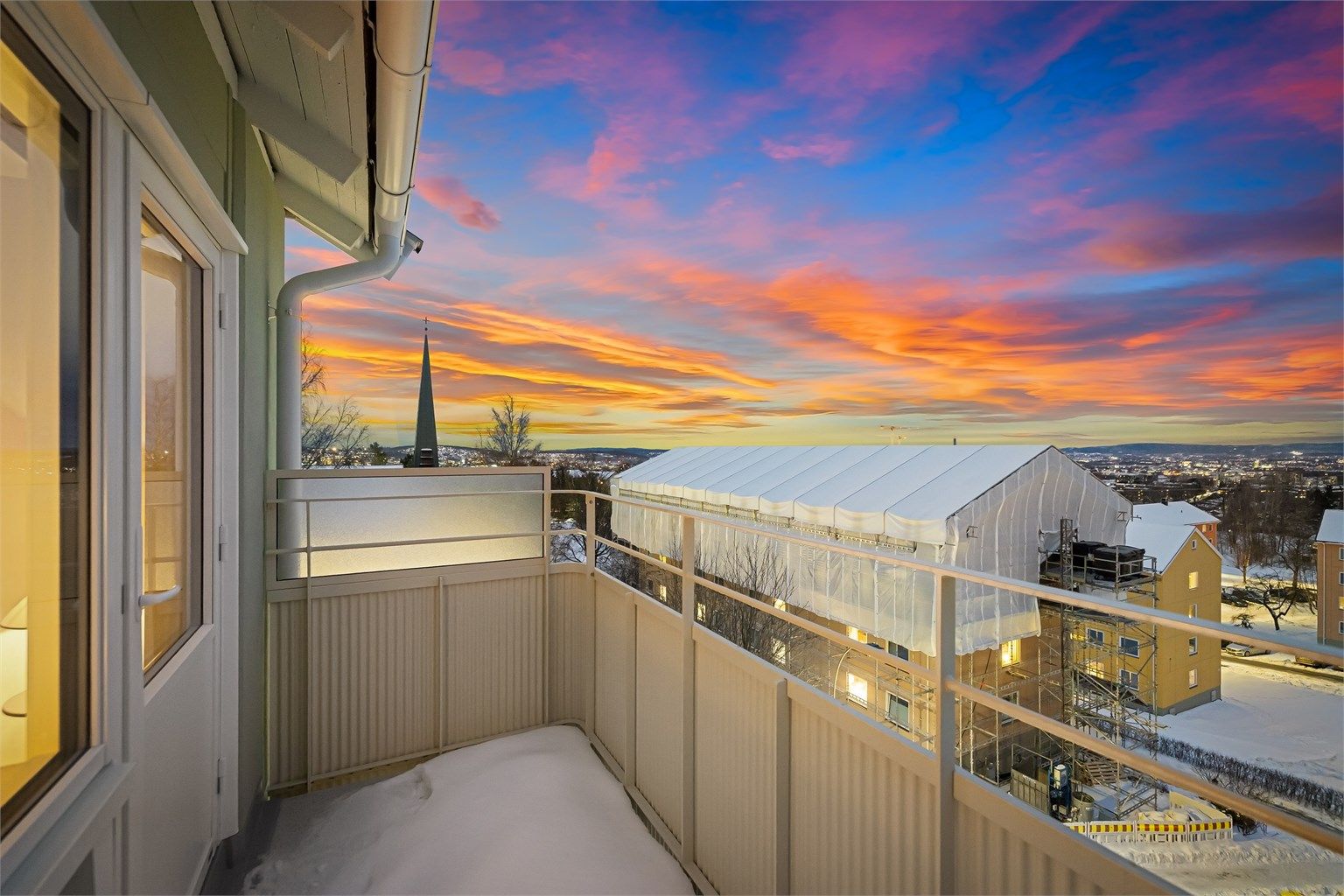 3-roms topp- og endeleilighet med solrik balkong