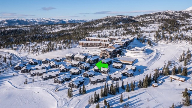 Velkomment til Norefjell Ski og Spa. Leilighet 5217 er hjørneleilighet som har familievennlig, tilbaketrukket beliggenhet på bakkenivå med markterrasse og plensone rundt.