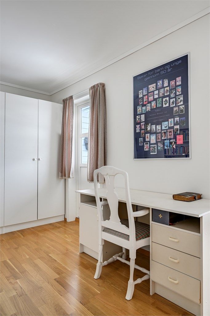  I tillegg har soverommet et praktisk teknisk rom/bod på innsiden – perfekt for ekstra oppbevaring.