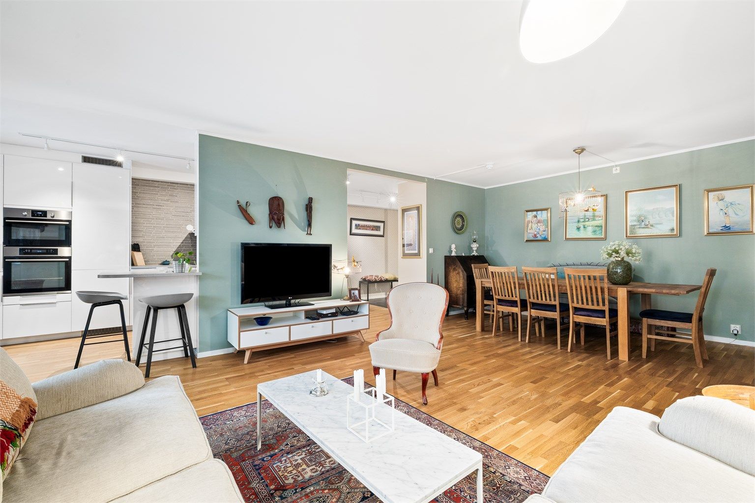 Romslig og fin leilighet i 4.etg med heis.