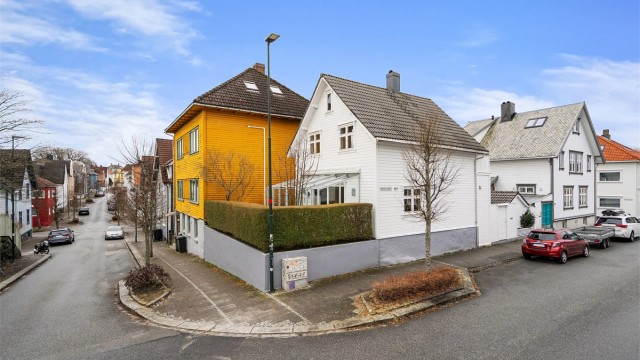 Lene Hviding v/Krogsveen eiendom har gleden av å presentere Nymansveien 61. Fotograf Arve Gravdal.