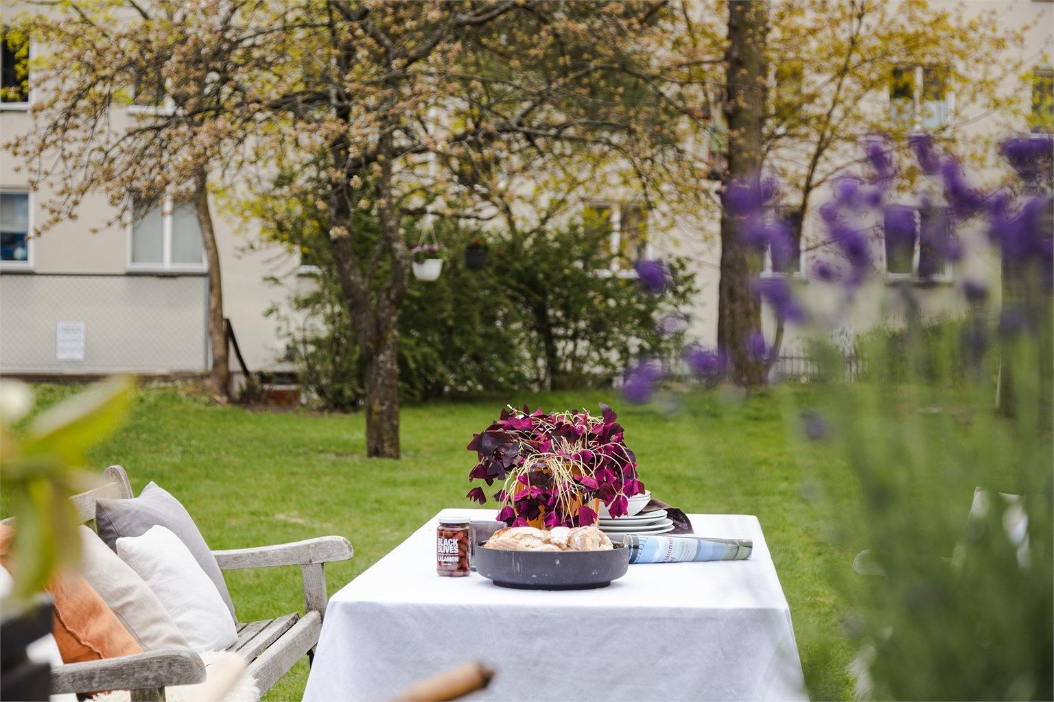 Borettslaget har en felles og fantastisk bakgård som er svært pent opparbeidet.