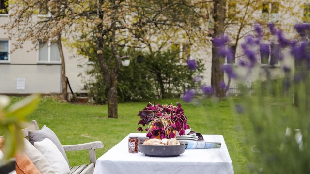 Borettslaget har en felles og fantastisk bakgård som er svært pent opparbeidet.